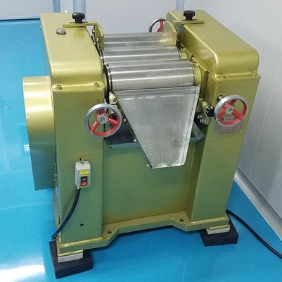 SUS304L 1,000 กก./ชม. เครื่องผสมผงแห้งที่มีประสิทธิภาพ เครื่องรีดสามม้วน