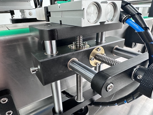 Servo Motor Capping Machine การขนส่งที่เสถียร การผลิตที่มีประสิทธิภาพ