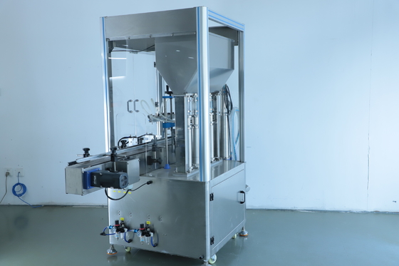 เครื่องบรรจุของเหลวเครื่องสำอางความเร็วสูง 2.2KW ควบคุม PLC