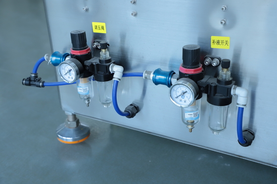 เครื่องบรรจุของเหลวเครื่องสำอางความเร็วสูง 2.2KW ควบคุม PLC