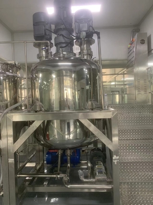 PLC การควบคุม Hygienic เครื่องปั่นผสมของเหลว ด้วยขนาดที่กําหนดเอง 500-5000KG น้ําหนัก